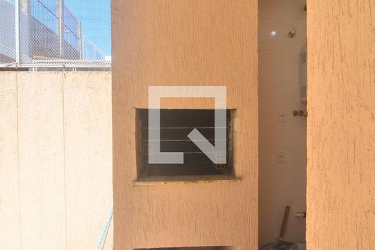 Quintal  de casa à venda com 2 quartos, 51m² em Olaria, Canoas