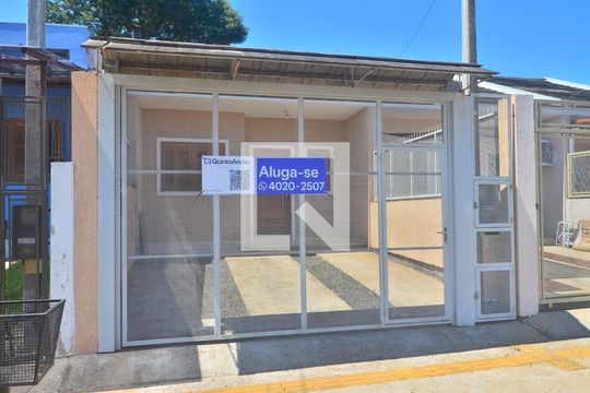 Fachada de casa à venda com 2 quartos, 51m² em Olaria, Canoas