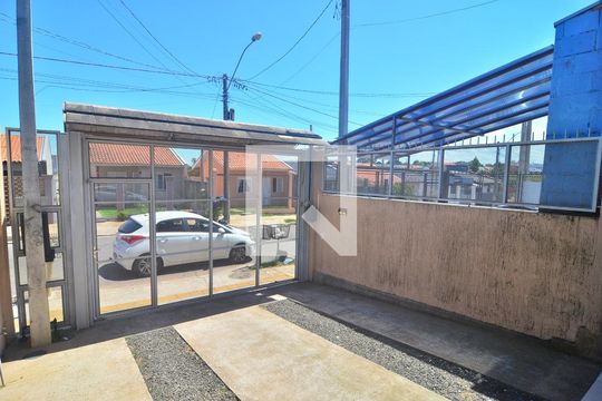 Quintal  de casa à venda com 2 quartos, 51m² em Olaria, Canoas