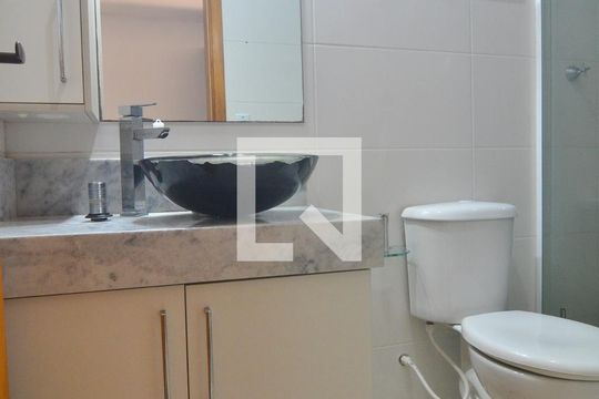 Banheiro  de casa à venda com 2 quartos, 51m² em Olaria, Canoas