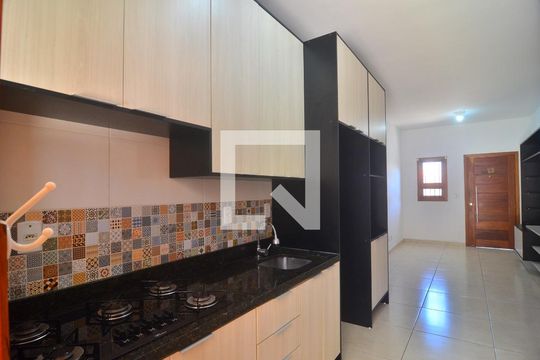 Cozinha de casa à venda com 2 quartos, 51m² em Olaria, Canoas