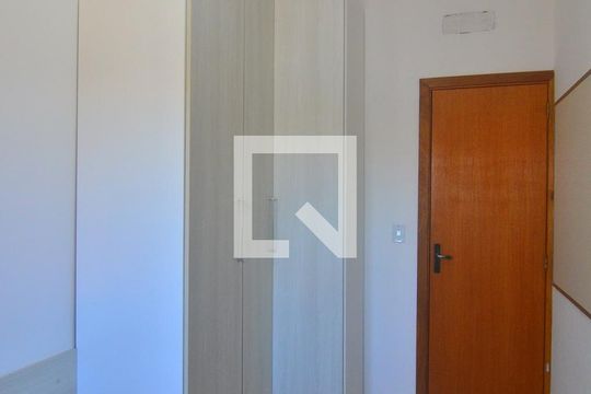 Quarto  de casa à venda com 2 quartos, 51m² em Olaria, Canoas