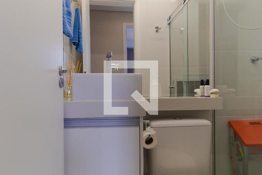 Banheiro de apartamento à venda com 2 quartos, 52m² em Vila 31 de Março, Campinas