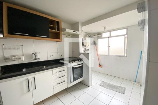 Cozinha e Área de Serviço de apartamento para alugar com 2 quartos, 55m² em Conceição, Osasco