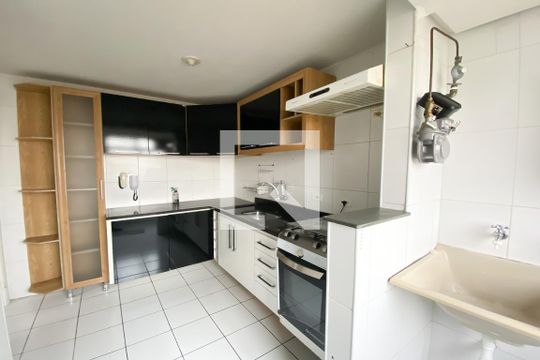 Cozinha e Área de Serviço de apartamento para alugar com 2 quartos, 55m² em Conceição, Osasco