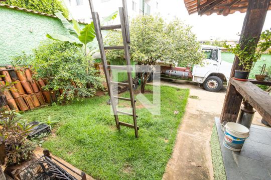 Quintal de casa para alugar com 4 quartos, 440m² em Castelo, Belo Horizonte