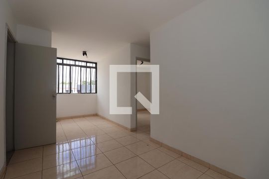 Sala de apartamento para alugar com 2 quartos, 55m² em Qi 2, Brasília