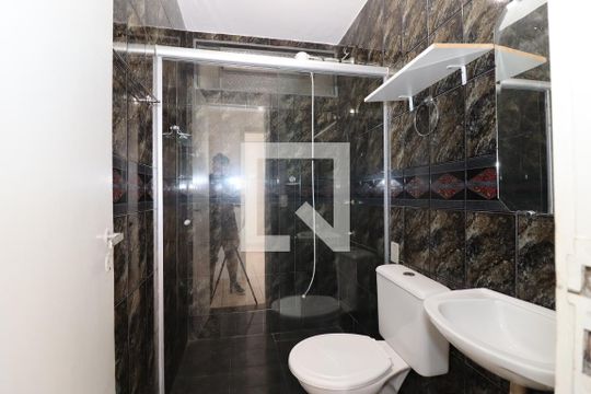 Banheiro Social de apartamento para alugar com 2 quartos, 55m² em Qi 2, Brasília