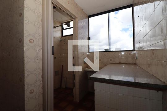 Área de Serviço de apartamento para alugar com 2 quartos, 55m² em Qi 2, Brasília