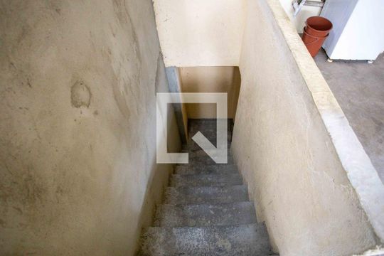Escada de casa para alugar com 1 quarto, 44m² em Conceição, Diadema
