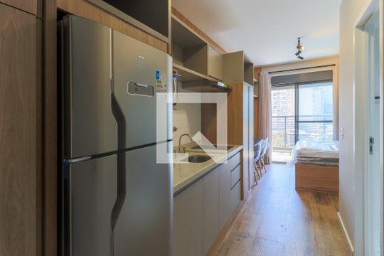 Cozinha de kitnet/studio para alugar com 1 quarto, 28m² em Jardim das Acácias, São Paulo