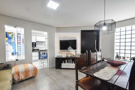Casa à venda com 3 quartos, 100m² em Jardim Aeroporto, São Paulo