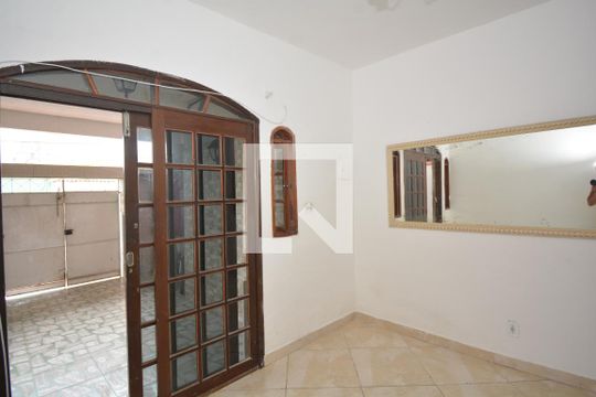 Casa para alugar com 2 quartos, 60m² em Marechal Hermes, Rio de Janeiro
