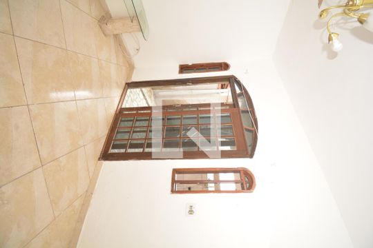 Sala de casa para alugar com 2 quartos, 60m² em Marechal Hermes, Rio de Janeiro