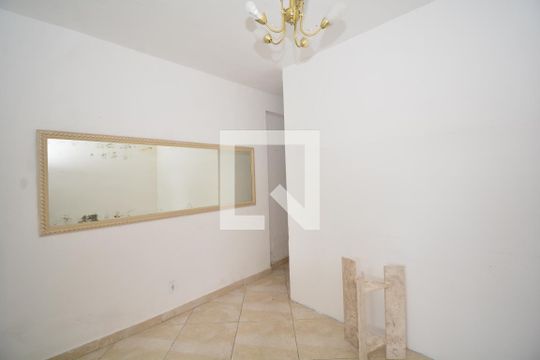 Sala de casa para alugar com 2 quartos, 60m² em Marechal Hermes, Rio de Janeiro
