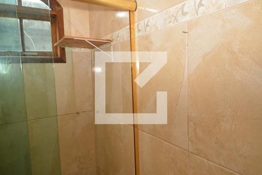 Banheiro de casa para alugar com 2 quartos, 60m² em Marechal Hermes, Rio de Janeiro