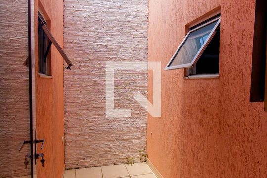 Área Livre de casa à venda com 4 quartos, 300m² em Vila Ivg, São Paulo