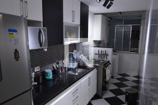 Cozinha de apartamento à venda com 2 quartos, 65m² em Tanque, Rio de Janeiro