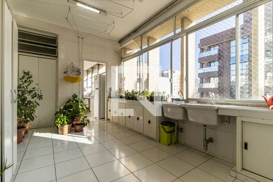 Área de Serviço de apartamento para alugar com 4 quartos, 275m² em Vila Buarque, São Paulo
