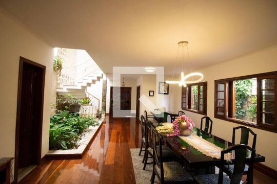 Casa para alugar com 4 quartos, 500m² em Canindé, São Paulo