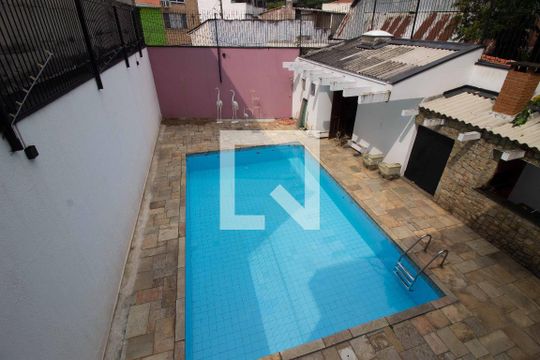 Piscina de casa para alugar com 4 quartos, 500m² em Canindé, São Paulo