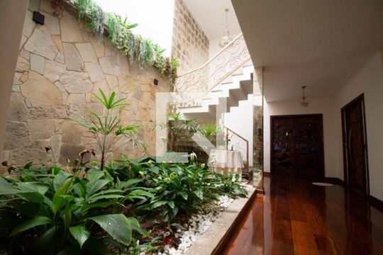 Sala 1 de casa para alugar com 4 quartos, 500m² em Canindé, São Paulo