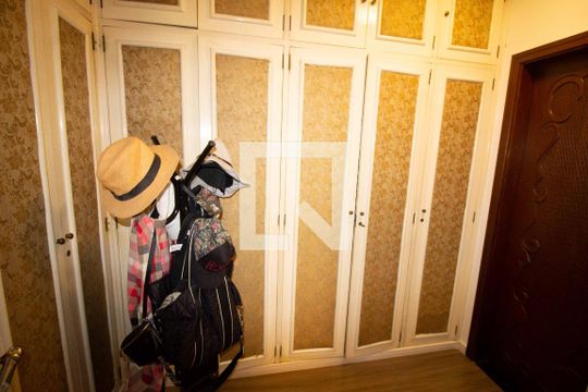 Quarto 4 - Closet de casa para alugar com 4 quartos, 500m² em Canindé, São Paulo
