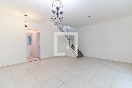 Sala de casa de condomínio para alugar com 3 quartos, 110m² em Parque Fongaro, São Paulo