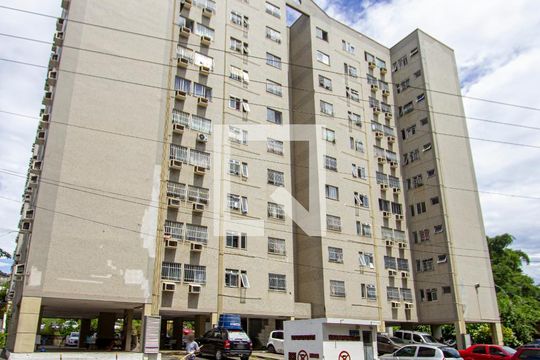 Fachada do bloco de apartamento para alugar com 2 quartos, 70m² em Pião, São Gonçalo