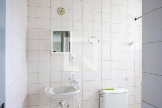 Banheiro de apartamento para alugar com 2 quartos, 70m² em Pião, São Gonçalo