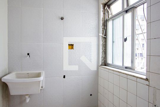Área de Serviço de apartamento para alugar com 2 quartos, 70m² em Pião, São Gonçalo