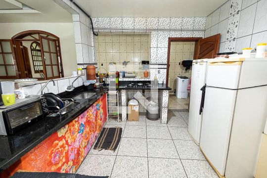 Cozinha de casa à venda com 7 quartos, 400m² em Vila Cloris, Belo Horizonte