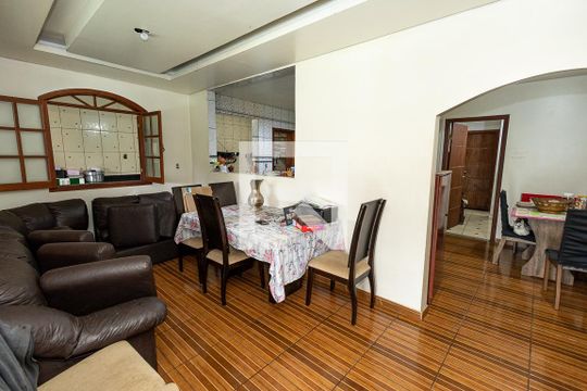 Casa à venda com 7 quartos, 400m² em Vila Cloris, Belo Horizonte