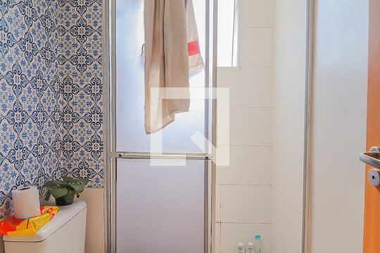 Banheiro de apartamento à venda com 2 quartos, 48m² em Feitoria, São Leopoldo