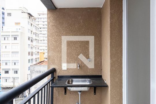 Varanda de kitnet/studio para alugar com 0 quarto, 27m² em Sé, São Paulo