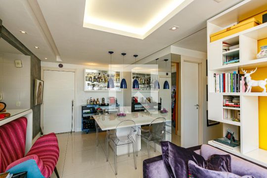 Sala de apartamento à venda com 2 quartos, 65m² em Vila Ipiranga, Porto Alegre