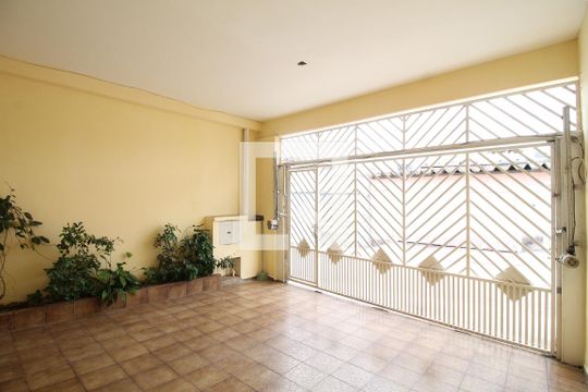 Garagem de casa para alugar com 4 quartos, 250m² em Jardim Cotinha, São Paulo