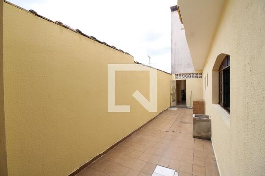Quintal de casa para alugar com 4 quartos, 250m² em Jardim Cotinha, São Paulo