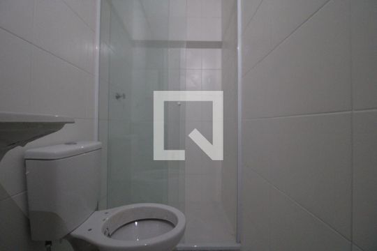 Banheiro de apartamento para alugar com 1 quarto, 31m² em Jardim Sabara, São Paulo