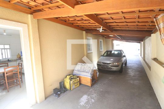 Garagem de casa à venda com 2 quartos, 140m² em Parque Peruche, São Paulo