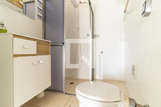 Banheiro de kitnet/studio à venda com 1 quarto, 32m² em Vila Buarque, São Paulo