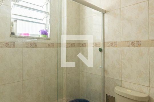 Banheiro de apartamento à venda com 2 quartos, 65m² em Benfica, Rio de Janeiro