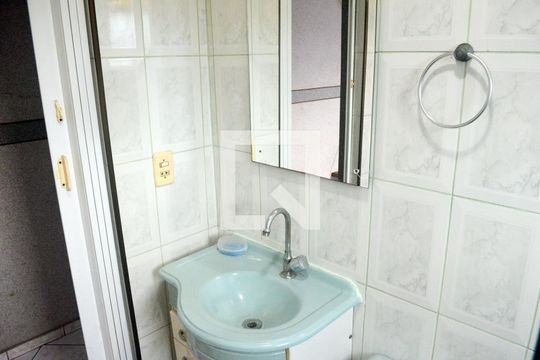 Banheiro da Suíte de casa para alugar com 3 quartos, 164m² em Parque São Vicente, São Vicente