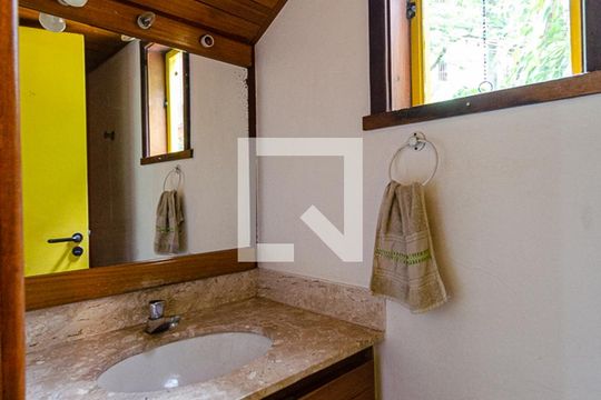 Lavabo de casa à venda com 3 quartos, 200m² em São Francisco, Niterói