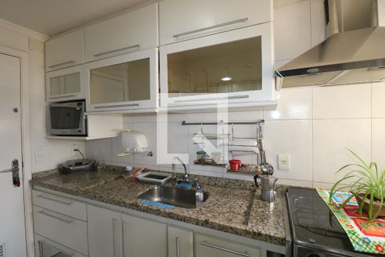 Cozinha de apartamento para alugar com 2 quartos, 130m² em Vila Romana, São Paulo