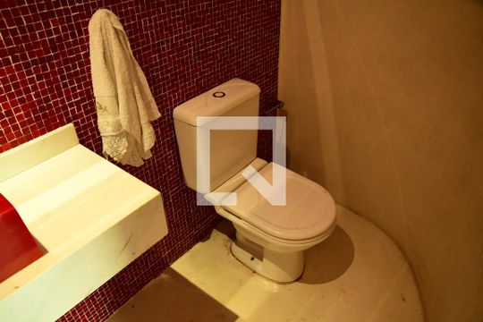 Lavabo de casa de condomínio para alugar com 3 quartos, 430m² em Jardim Passárgada I, Cotia
