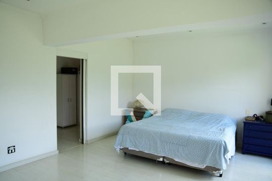 Suíte 3 de casa de condomínio para alugar com 3 quartos, 430m² em Jardim Passárgada I, Cotia