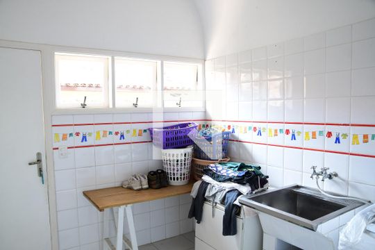 Área de Serviço de casa de condomínio para alugar com 3 quartos, 430m² em Jardim Passárgada I, Cotia