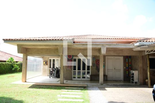 Fachada de casa de condomínio para alugar com 3 quartos, 430m² em Jardim Passárgada I, Cotia