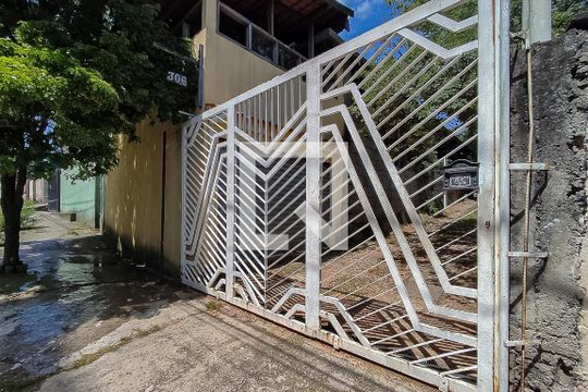 Fachada de casa para alugar com 1 quarto, 1200m² em Vila Caraguata, São Paulo